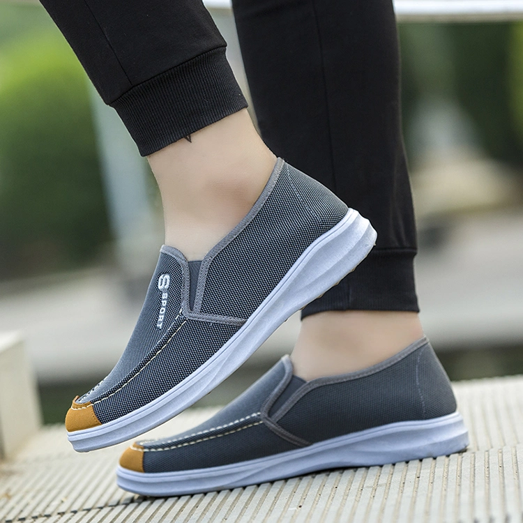 Flat Comfortable Breathable Canvas Slip on Loafers Men&prime;s Casual Shoes